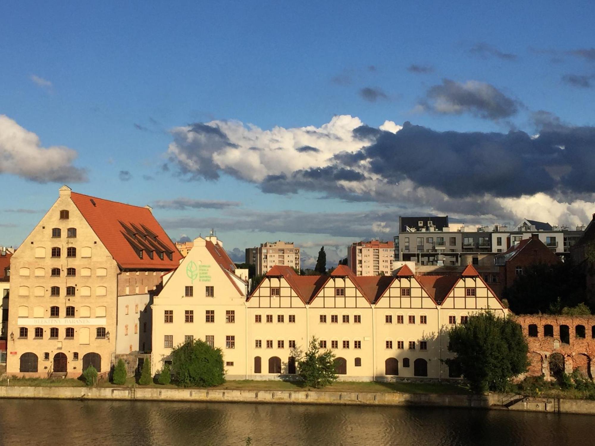 Hello Apartments Amazing River View 4 Bedrooms & Balcony Гданск Екстериор снимка